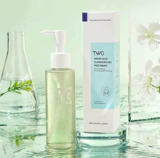 **ابدأي روتينك اليومي بلمسة فخامة مع TWG Amino Acid Cleansing Gel!** 🌿